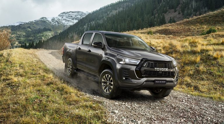 Nέο Toyota Hilux GR SPORT: με αγωνιστικό χαρακτήρα και αέρα Rally Dakar