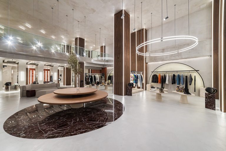 ΕΠΙΧΕΙΡΗΜΑΤΙΑΣ ΜΟΔΑΣ ΒΡΙΣΚΕΙ ΤΟ ΔΙΚΟ ΤΟΥ ΠΟΛΥΤΕΛΗ ΠΡΟΟΡΙΣΜΟ ΣΤΟ LIMASSOL DEL MAR