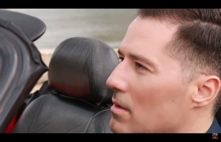 Αδάμ Τσαρούχης επιστρέφει με το νέο του single με τίτλο «Τόσο Πολύ»