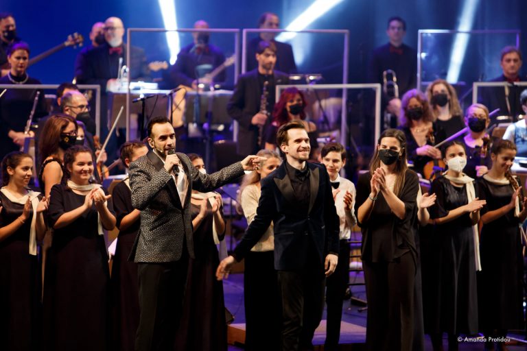 Ενθουσίασε η εκδήλωση  «Με επίσημο ένδυμα» με τον Πάνο Μουζουράκη στο Μέγαρο Μουσική Θεσσαλονίκης