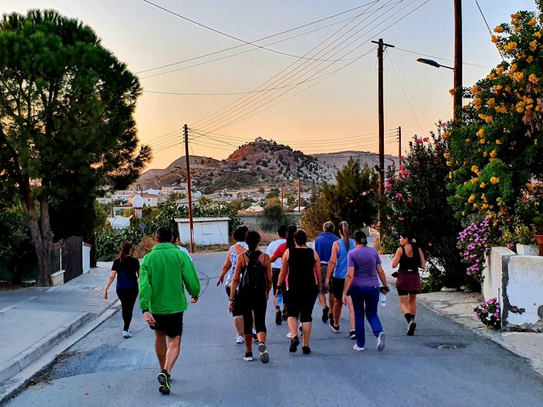 Περπάτημα – Hiking μες το χωρίο