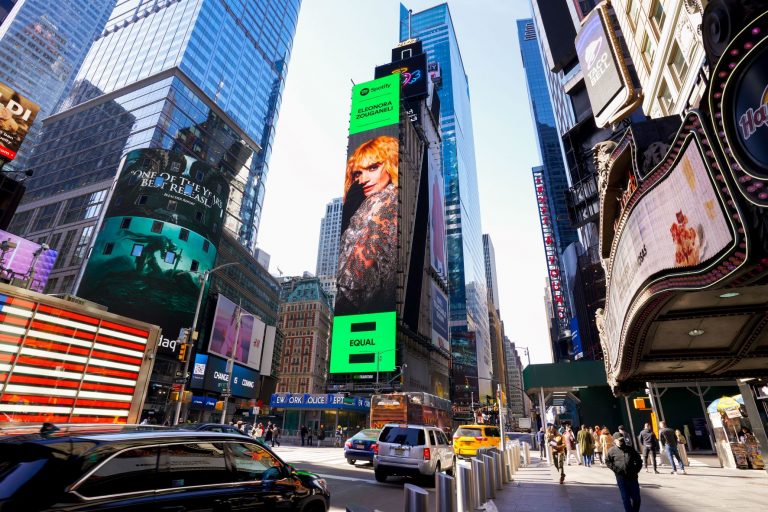 Η ΕΛΕΩΝΟΡΑ ΖΟΥΓΑΝΕΛΗ σε BILLBOARD στη TIMES SQUARE στη ΝΕΑ ΥΟΡΚΗ