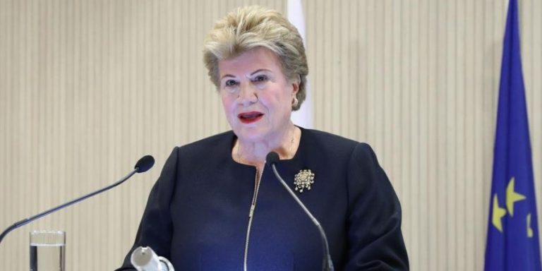 Η Άντρη Αναστασιάδη τραγουδά για την Ημέρα της Γυναίκας στις Κεντρικές φυλακές