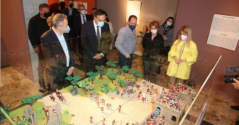 Εγκαίνια για την Ελληνική Επανάσταση με φιγούρες και διοράματα PLAYMOBIL
