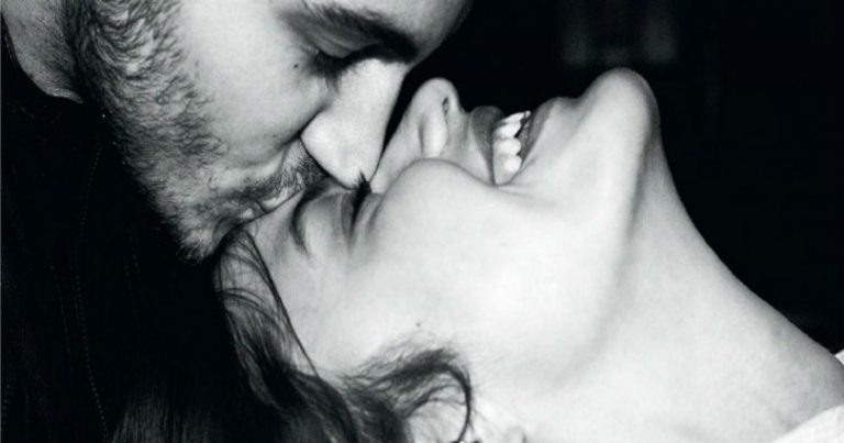 Να ζητάς έναν άνθρωπο να σε αγαπάει και να σε κάνει να γελάς