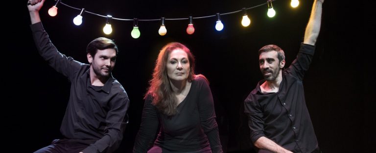 Δύο εξαιρετικές παραστάσεις φιλοξενούνται τον Μάιο στον ΘΟΚ. ΑΡΙΣΤΟΣ  και ΘΕΛΩ ΝΑ ΣΟΥ ΚΡΑΤΑΩ ΤΟ ΧΕΡΙ