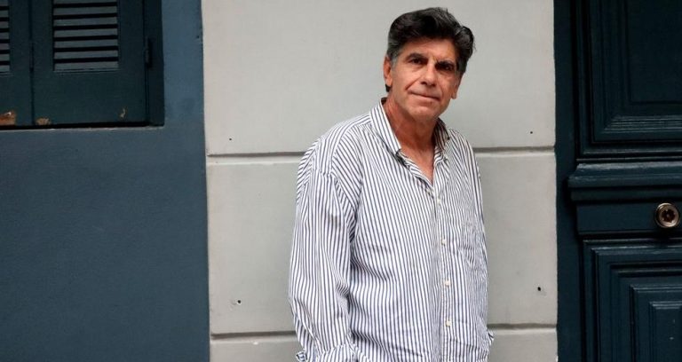 Ο Γιάννης Μπέζος για τη παράσταση «Θεσμοφοριάζουσες» του Αριστοφάνη