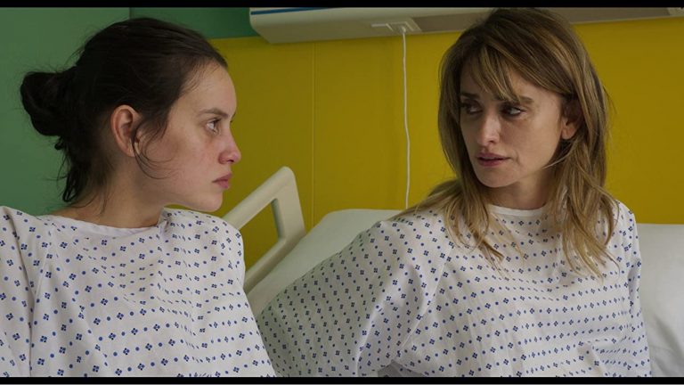 Οι  Παράλληλες Μητέρες του σπουδαίου Pedro Almodovar  με πρωταγωνίστρια την μούσα του, Penélope Cruz,  προβάλλονται στο Θερινό Σινεμά του Θεάτρου Ριάλτο