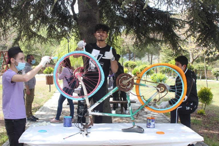 Νικητής στα Ευρωπαϊκά Βραβεία Eurodesk τα χρωματιστά ποδήλατα των Κέντρων Πληροφόρησης Νέων