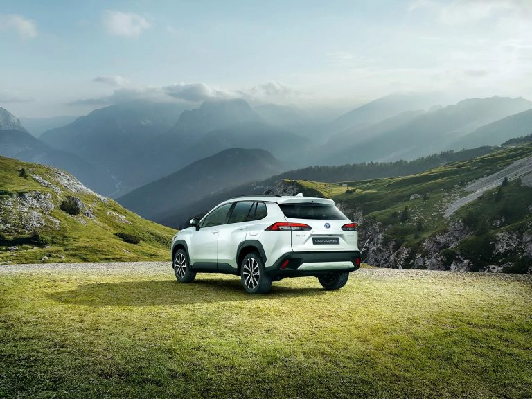 Διαθέσιμο για παραγγελία από €33,300 το νέο Toyota Corolla Cross