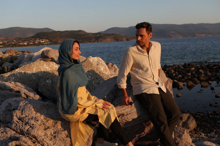 Η αγάπη νικά όλα τα εμπόδια; Ο απόλυτος έρωτας του Στρατή και της Ραζάν έρχεται στο ΣΙΓΜΑ