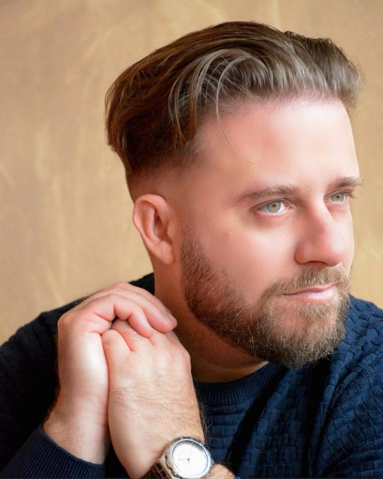 NIKOΣ ΚΑΡΑΚΑΛΠΑΚΗΣ  “ΔΙΠΛΟΣ ΚΑΦΕΣ”