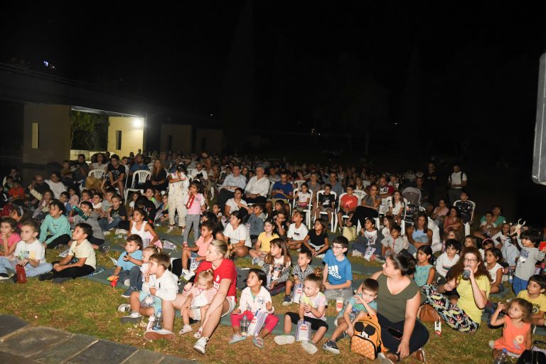 Οι Υπεραγορές MAS με μια παράσταση θεάτρου Σκιών ανέδειξαν την παιδαγωγική λειτουργιά του γέλιου