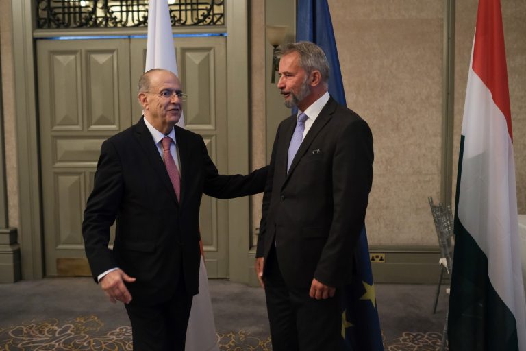 ΟΙ ΟΥΓΓΡΟΙ ΤΗΣ ΚΥΠΡΟΥ ΓΙΟΡΤΑΣΑΝ ΤΗΝ ΕΘΝΙΚΗ ΤΟΥΣ ΕΟΡΤΗ