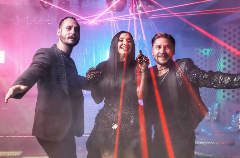 Evgenia: Προκαλεί αίσθηση με το «Η καλύτερη» στο πρώτο diversity fashion videoclip με πρωταγωνιστές τους Survivors, Kατσαούνη-Ντάλα