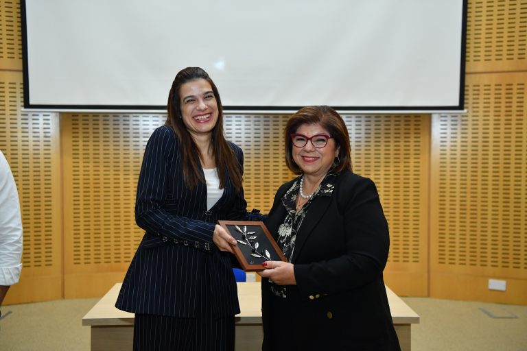 Τιμητικό βραβείο στην Άρτεμις Αντωνιάδου  Managing Director Voici la Mode Group of Companies