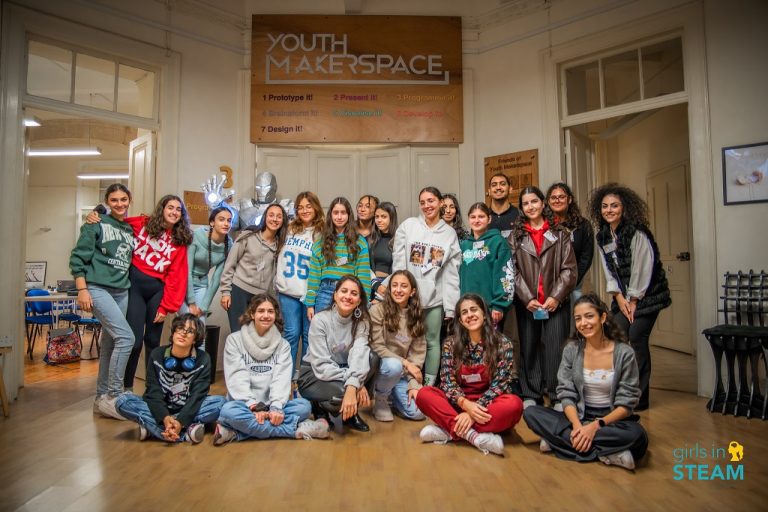 Το Youth Makerspace Larnaka φιλοξένησε για άλλη μια χρονιά το Girls in STEAM Academy, με το πρόγραμμα #BridgeSTEAM