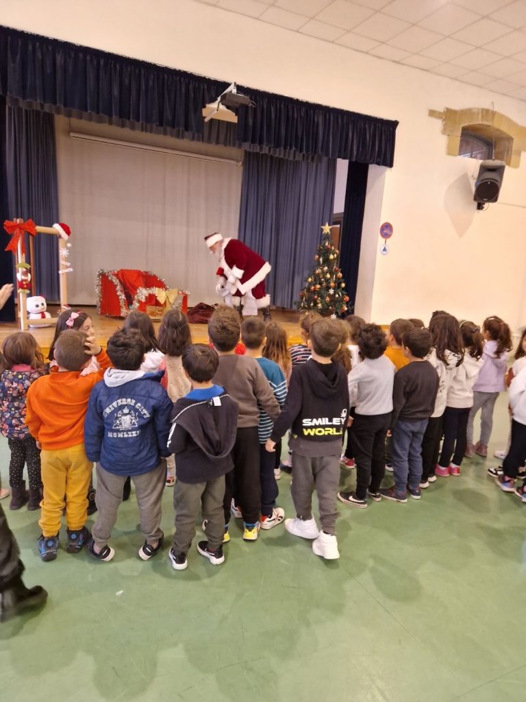 Τα Public παρέδωσαν βιβλία και εκπαιδευτικά δώρα σε παιδιά νηπιαγωγείου της Λευκωσίας