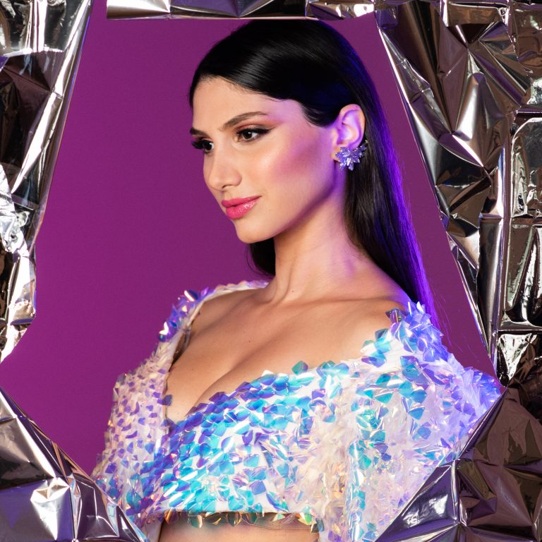 Αφροδίτη Χατζημηνά: Ξεχωρίζει με το νέο της τραγούδι & τις live εμφανίσεις της