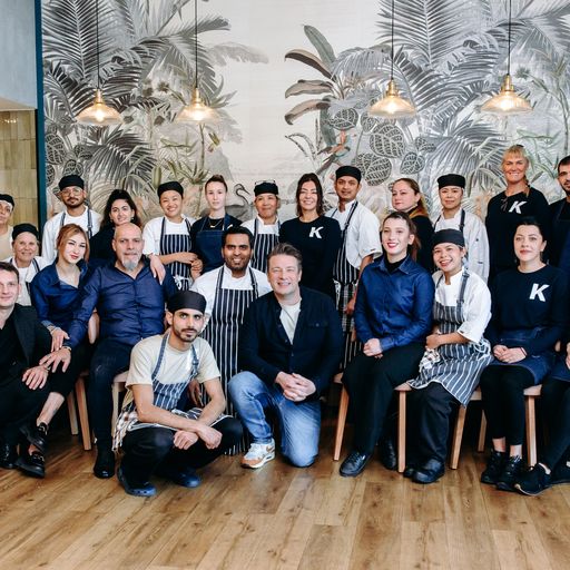Η PHC Franchised Restaurants και ο διεθνούς φήμης σεφ Jamie Oliver γιόρτασαν μαζί το άνοιγμα του εστιατορίου Jamie Oliver Kitchen στη Μαρίνα Λεμεσού