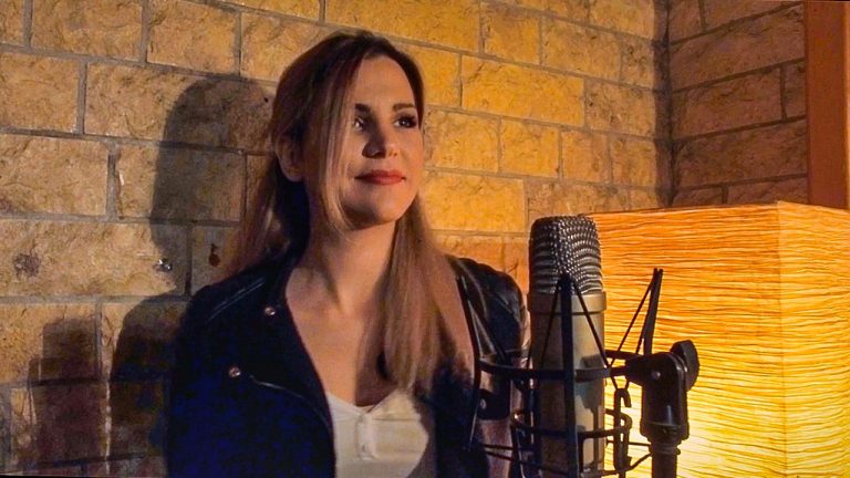 ΒΙΟΛΕΤΑ ΝΤΑΓΚΑΛΟΥ “Πήρα Απ΄Το Χέρι Σου Νερό” Μουσική/Στίχοι: Άκης Πάνου