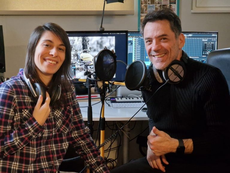 Θάνος Καλλίρης: Σε ρόλο ραδιοφωνικού παραγωγού στην πρώτη του συνέντευξη ως δημοσιογράφος στην Τζένη Γεωργιάδη
