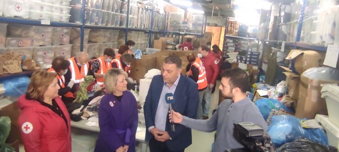 Παράδοση ειδών πρώτης ανάγκης στον Ερυθρό Σταυρό 1