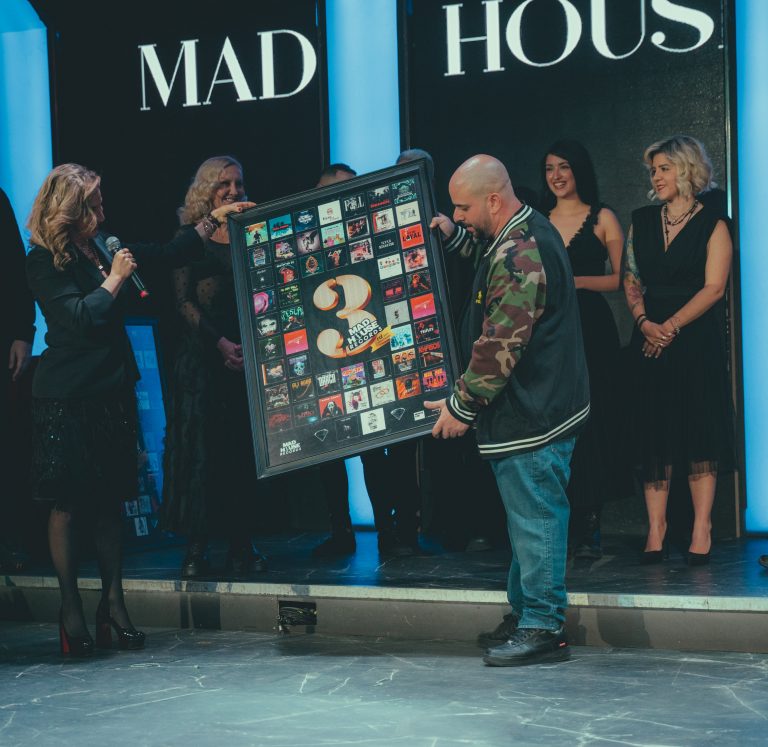 3 ΧΡΟΝΙΑ MAD HOUSE RECORDS  Όσα έγιναν στην πολυπλατινένια απονομή του rap label των επιτυχιών!