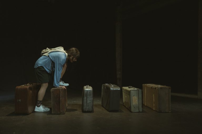 Το αγόρι με τη βαλίτσα του Μάικ Κένι