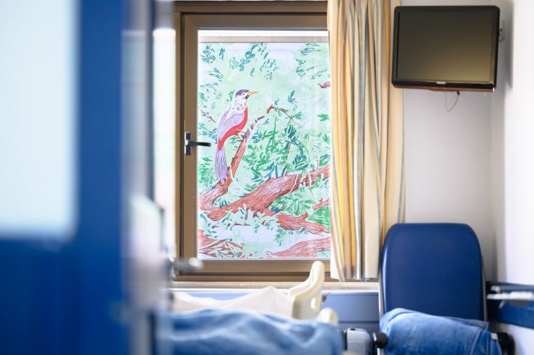 Τα ‘Καθημερινά Τιτιβίσματα’ στο Wall Gallery του  Ογκολογικού Κέντρου Τράπεζας Κύπρου