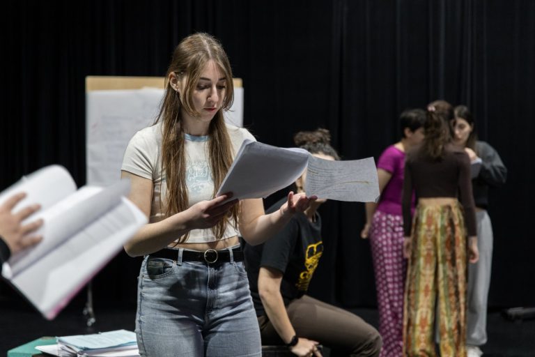 ΔΡΑΣΕΙΣ 2022-2023: «Νέ@ σε Έρημο Νησί» Παράσταση θεατρικού εργαστηρίου «Δημιουργώντας μια παράσταση» rat park – μια devised παράσταση με θέμα τις εξαρτήσεις σε συνεργασία με την ΕΘΝΙΚΗ ΑΡΧΗ ΣΤΟΙΧΗΜΑΤΩΝ