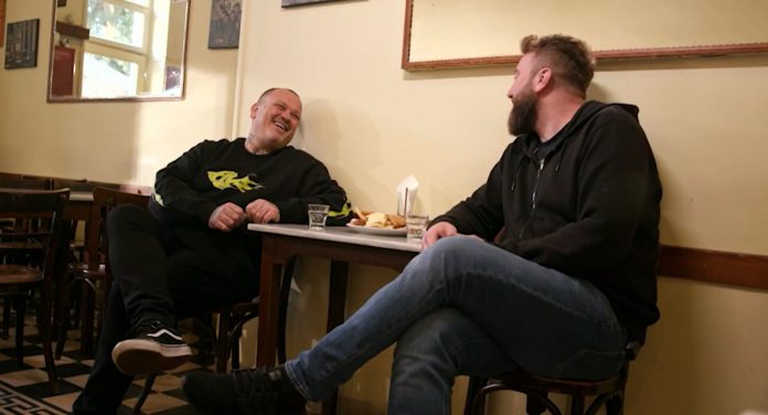 ΓΕΙΤΟΝΙΕΣ ΣΤΟ ΠΙΑΤΟ ΕΠ. 18 (01)