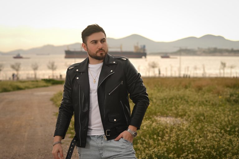 Γιώργος Κωνστανταράκης: ένας Υποπλοίαρχος με αγάπη για το τραγούδι! (video)