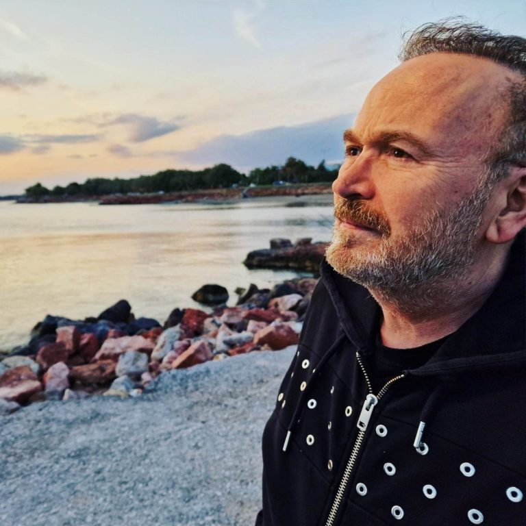 Σταμάτης Γονίδης: Συγκινεί το τραγούδι που έγραψε για τη μικρή του κόρη!