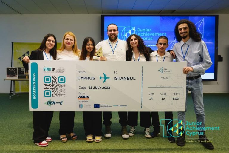 Νικήτρια ομάδα του Πανεπιστημίου Κύπρου στον διαγωνισμό JA StartUp 2023