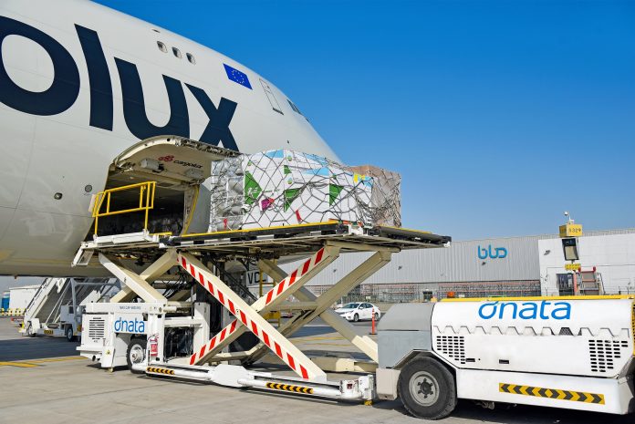 dnata rapidly removes perishable cargo from aircraft & transports it into cold storage via cool dollies