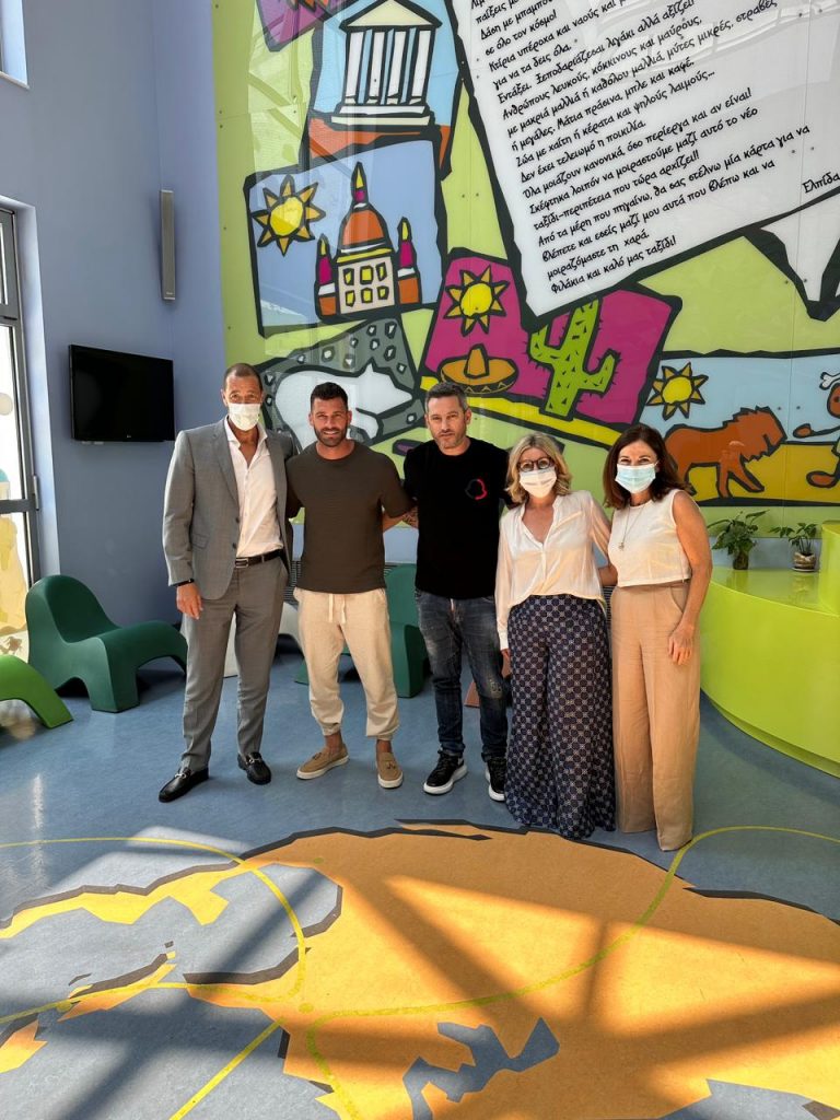 Ογκολογική Μονάδα Παίδων «Μαριάννα Β. Βαρδινογιάννη – ΕΛΠΙΔΑ» Ο Στάθης Σχίζας δώρισε φαρμακευτικό υλικό και μοίρασε δώρα στα παιδιά