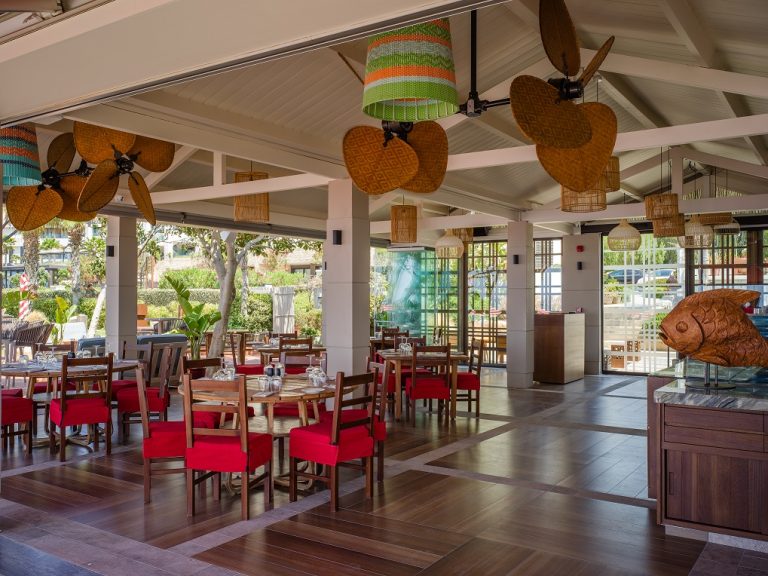 Το αγαπημένο μας παραλιακό spot επέστρεψε ανανεωμένο!