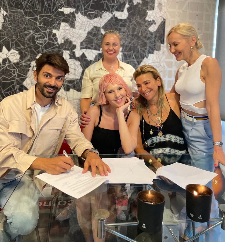 Τάμτα: Ανανέωσε το συμβόλαιό της με τη Minos EMI / Universal