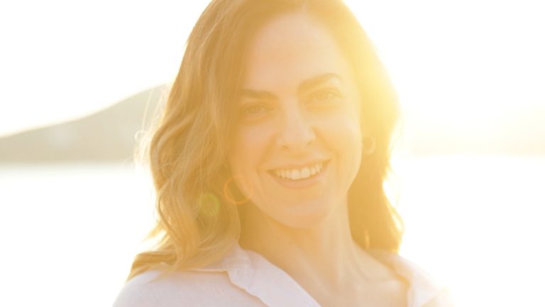 “Μια Κυριακή του Μάρτη” από την Ρένα Μόρφη Στίχοι: Νίκος Γκάτσος Μουσική: Λουκιανός Κηλαηδόνης Από το album «Σ΄ευχαριστώ Λουκιανέ»