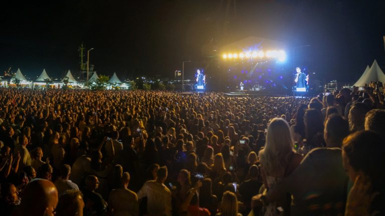 Nikos Vertis – 20 years Live Concerts  Ο Νίκος Βέρτης αποθεώθηκε στο Λιμάνι του Μπουργκάς στη Βουλγαρία