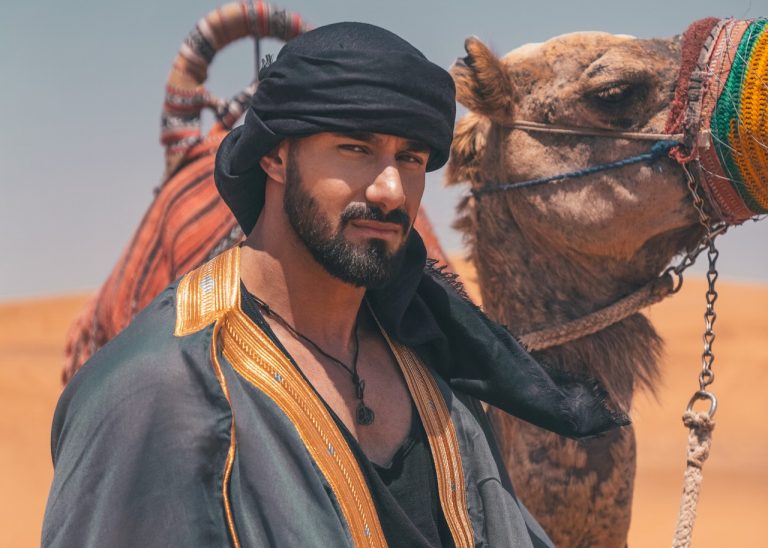 Idriz Sanie : O Αφγανός σταρ, μας συστήνεται στην Ελλάδα με το «Κάπου Μόνοι», και «παντρεύει» την περσική με την ελληνική μουσική (βιντεοκλίπ)