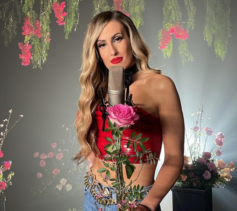Stelia: Μας παρασύρει μουσικά με ένα special «Music Box Sessions» με 10 μεγάλες επιτυχίες (βίντεο)