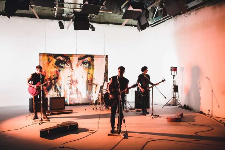 Πέτρος Ιακωβίδης: backstage στιγμές από το νέο του video clip! «Μαγεύει» με το «Για Πάντα»