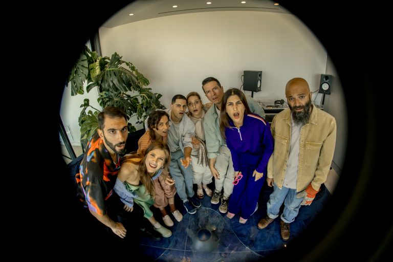 ΝΕΑ ΣΚΗΝΗ: Όποιος θέλει να χωρίσει να σηκώσει το χέρι του του Γιώργου Καπουτζίδη