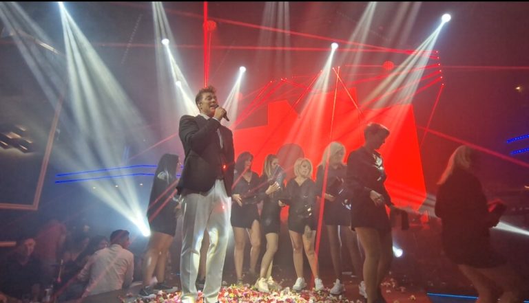 Xρήστος Χολίδης: Sold out διήμερο πρεμιέρας στο Bodega με Θέλξη-Βασιλάκο