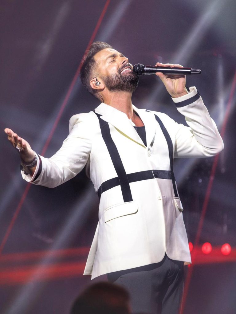 Ηλίας Βρεττός: «Μαγικά» Σαββατοκύριακα στο «Mezzo Athens Party Stage» Μαζί του η Χριστίνα Σάλτη