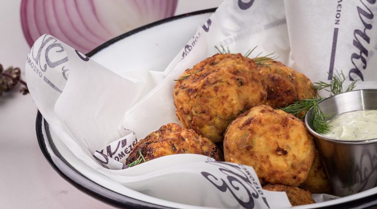 «Το Eλληνικό»… Παραδοσιακές γεύσεις, αρώματα μεσογειακής κουζίνας και ελληνική φιλοξενία στην αρτιότερη εκδοχή της!