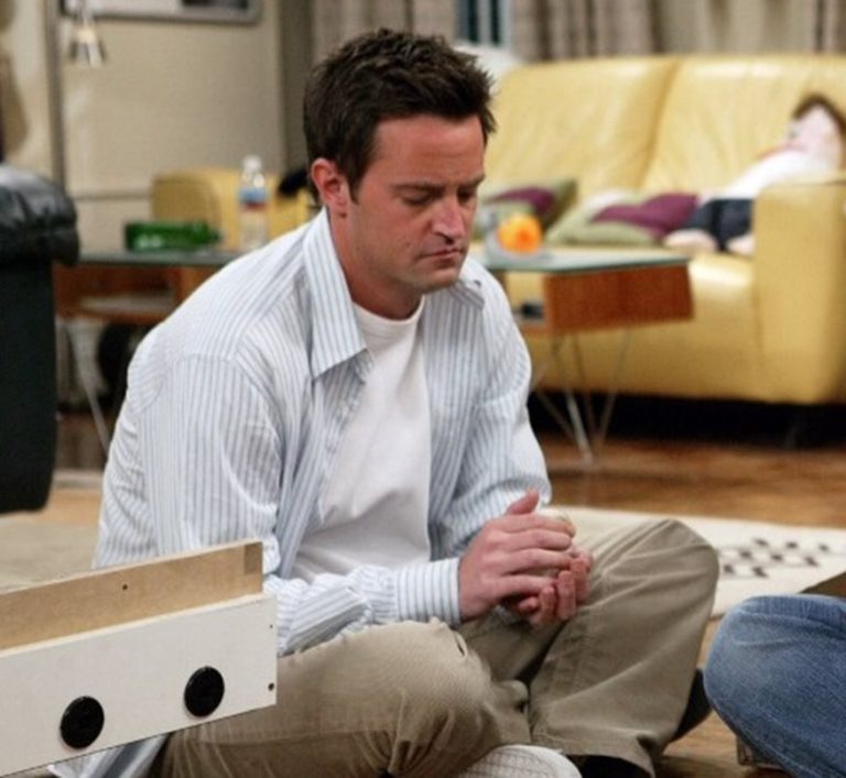 Πέθανε ο Μάθιου Πέρι σε ηλικία 54 ετών: Θρήνος για τον Τσάντλερ από τα «Φιλαράκια»