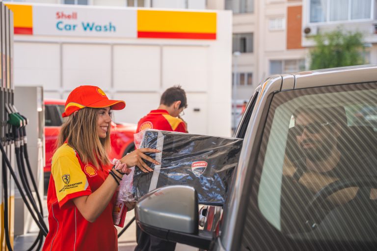 Live Link από το ANT1 Radio στο ανανεωμένο πρατήριο Shell Μακαρίου, Λευκωσίας!